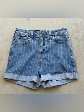 Hollister - Cuffed Denim Shorts - High-Rise Mom Shorts 3” - Size 0 - Waist 24